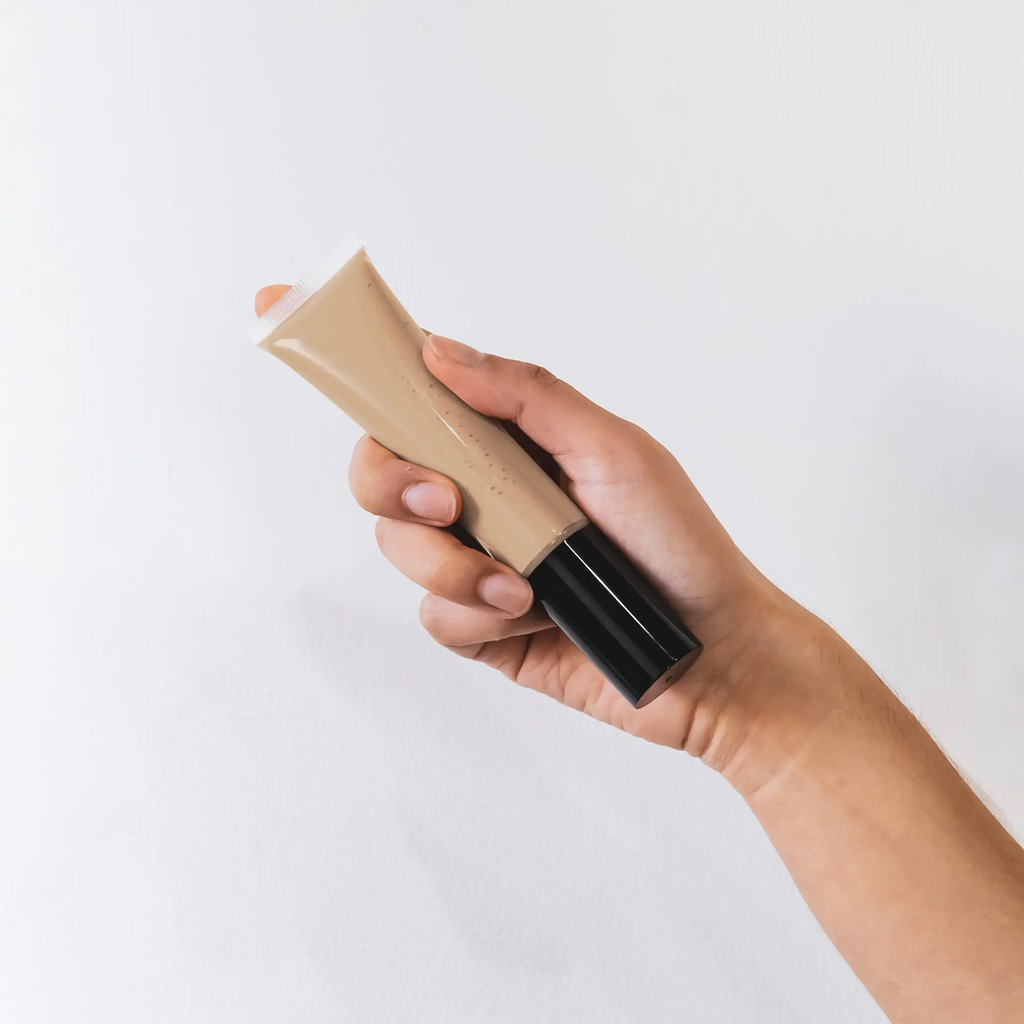BB Cream Terra Cotta applicator view 1